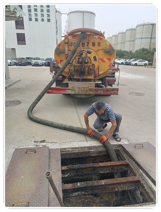 高石碑镇隔油池清掏