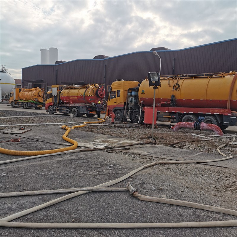 高石碑镇污水池清理