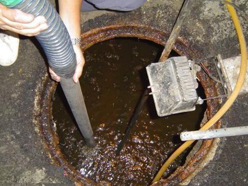 高石碑镇隔油池清理