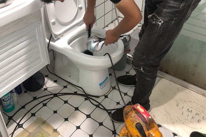 高石碑镇马桶堵塞自己疏通还是找师傅？专业上门服务让你省时更省心